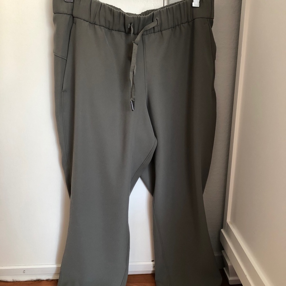 NWOT On The Fly 23” Grey Sage